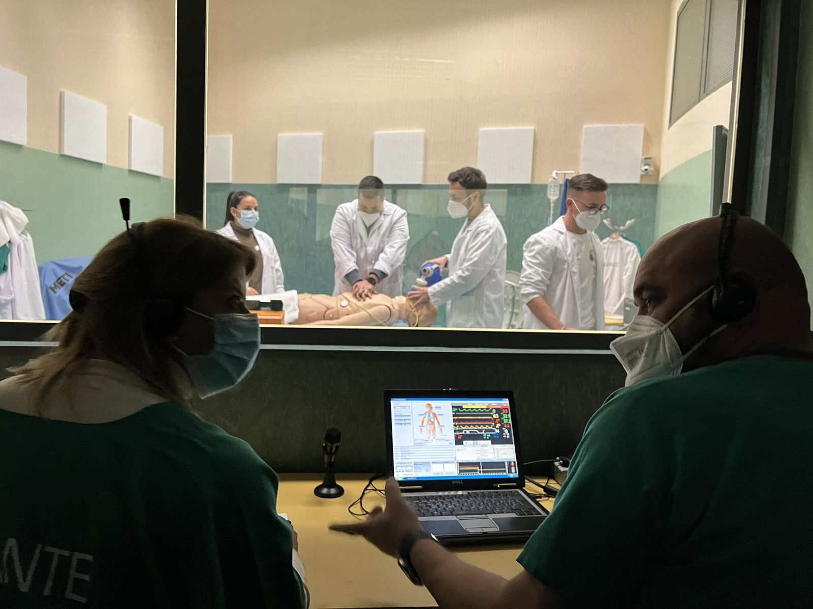 IAVANTE y la Universidad de Granada forman a profesionales de Enfermería en el tercer máster oficial de cuidados críticos y urgencias