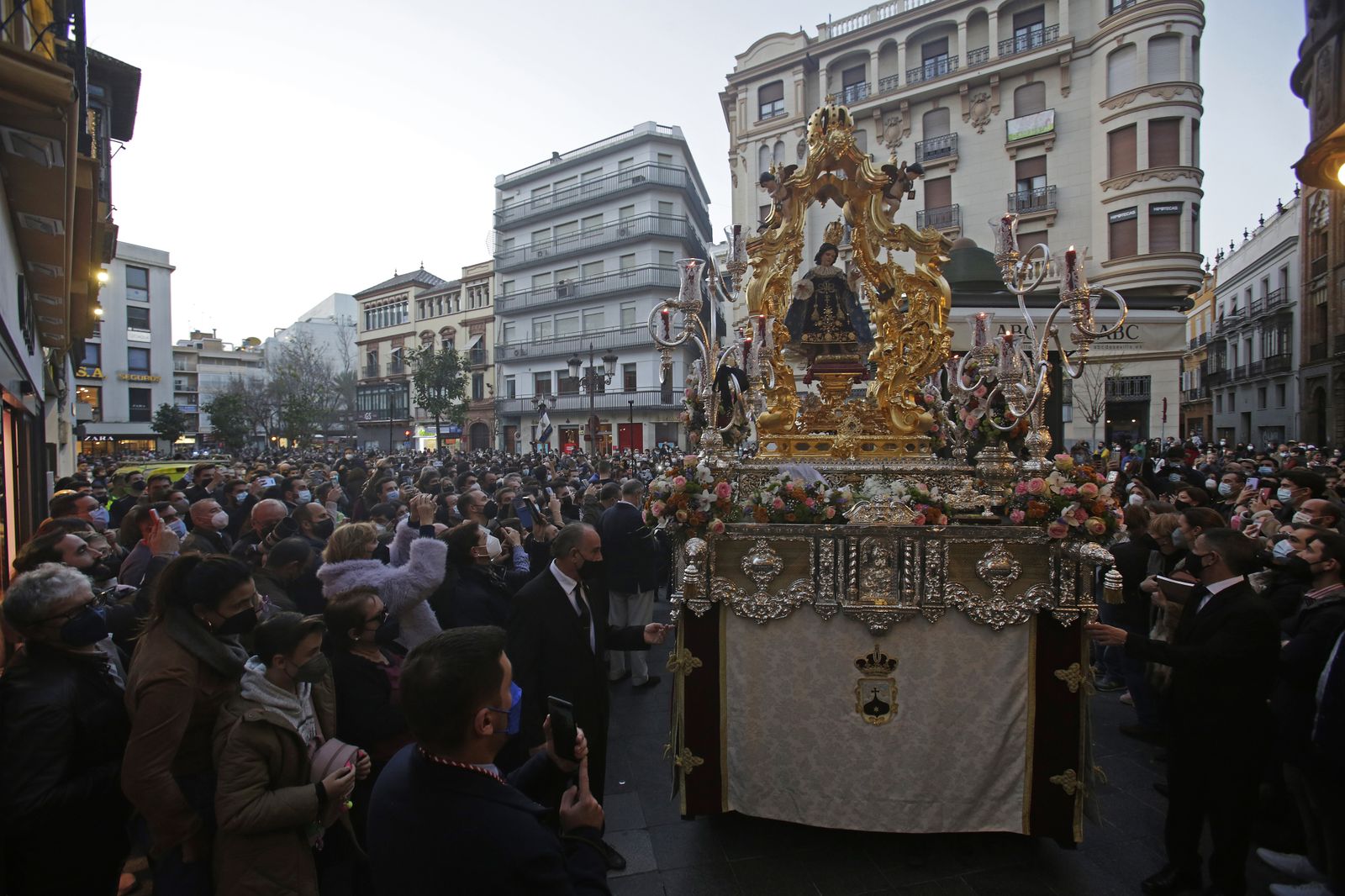 Niño Jesús de Praga, Santo Angel