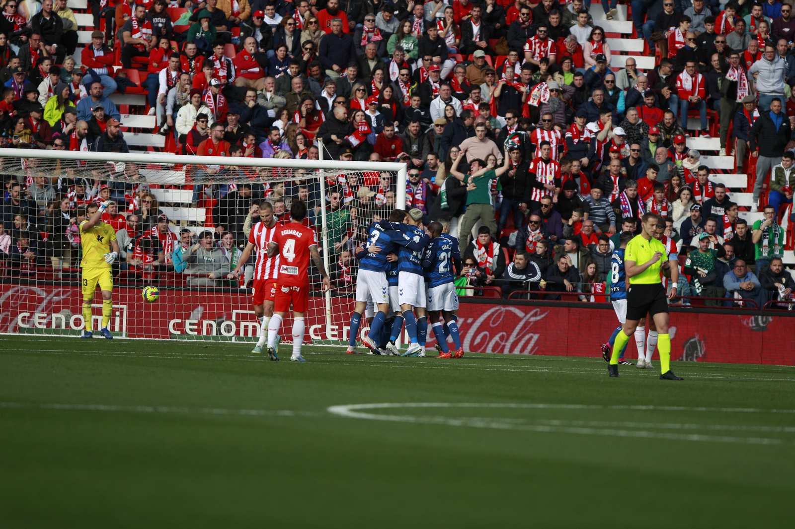 Imágenes del partido de fútbol U.D. Almería-Real Betis Balompié