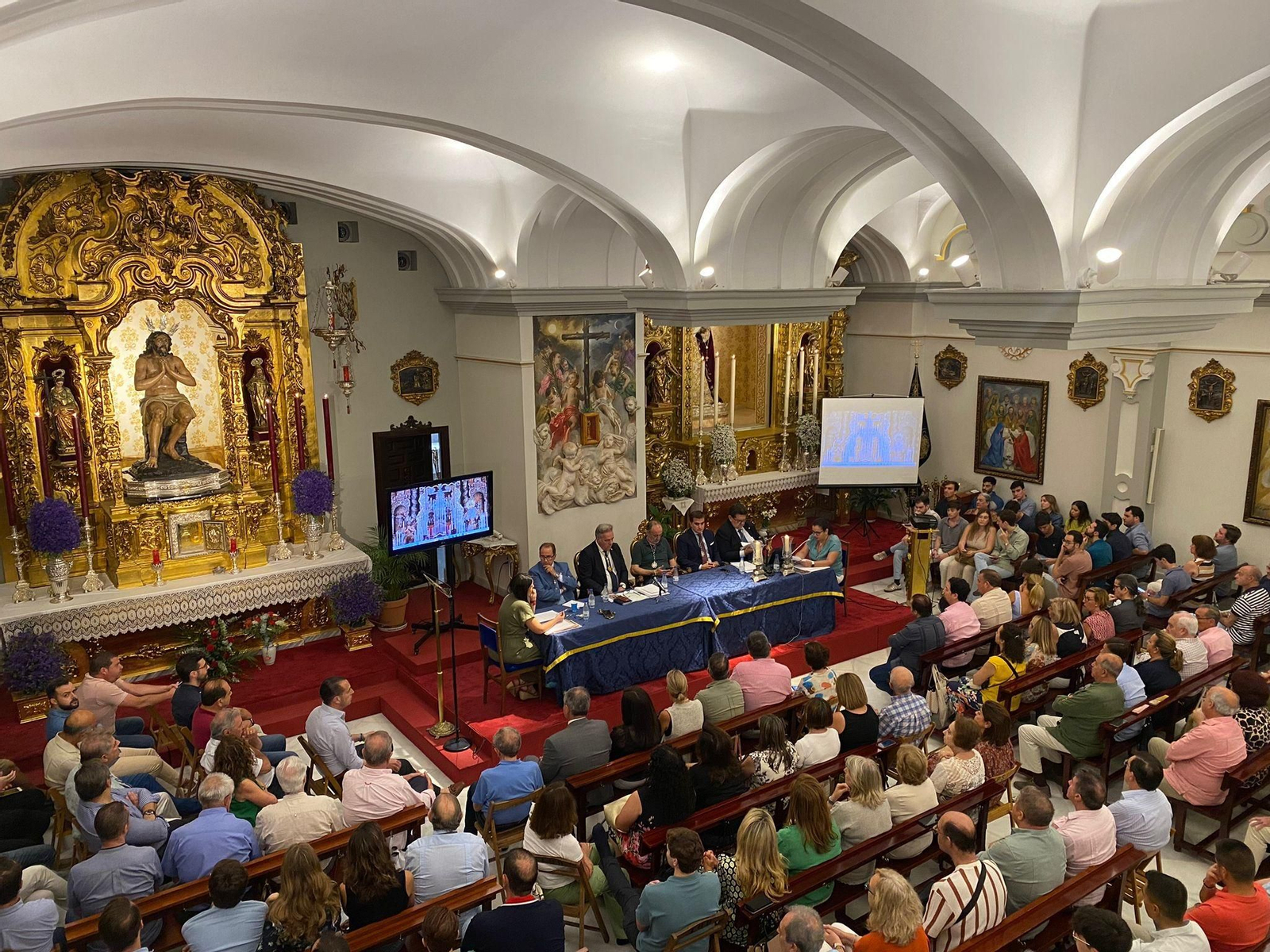 Los hermanos de La Estrella, reunidos en cabildo