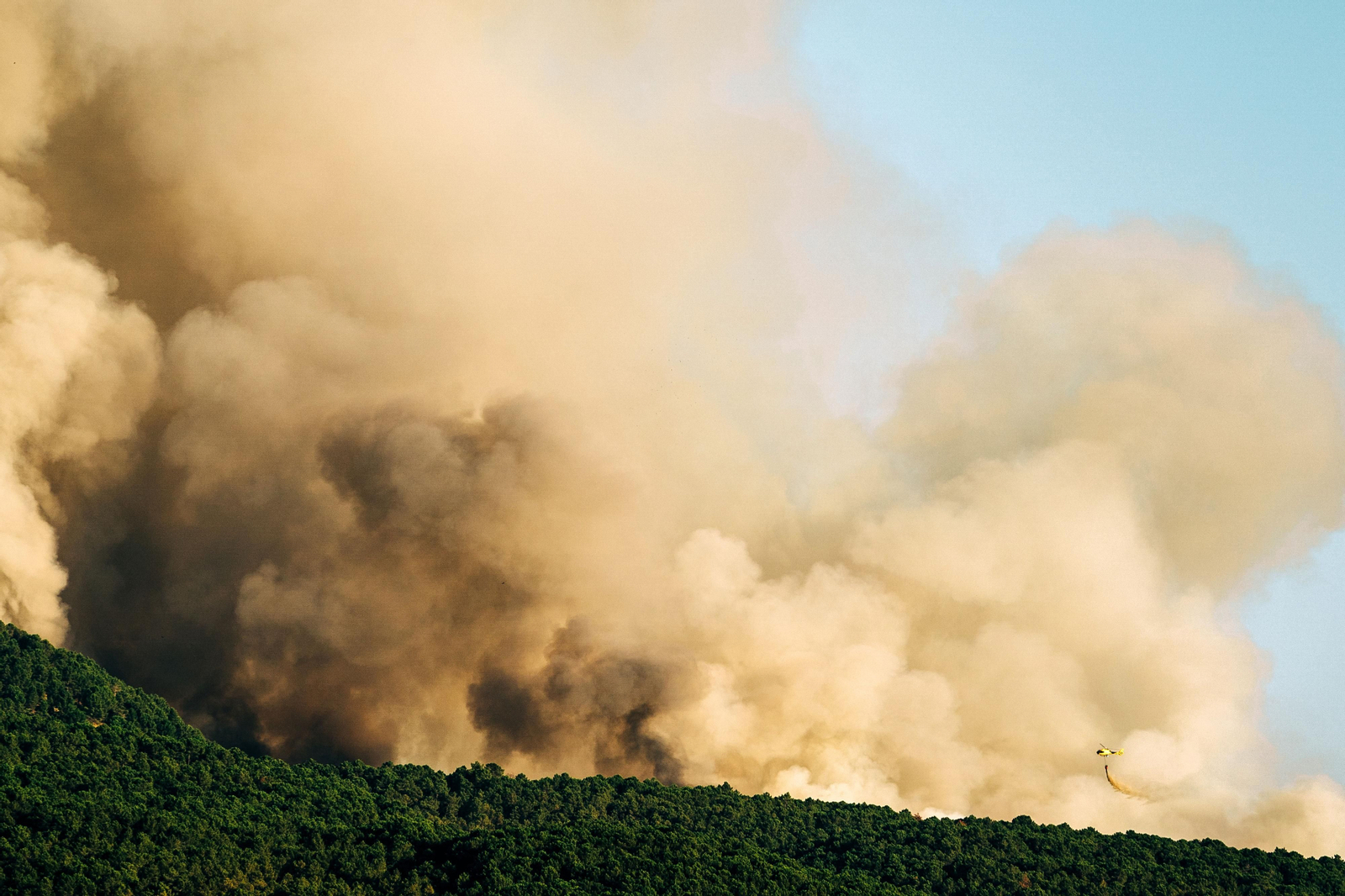 Incendio en Santa Cruz del Valle (Ávila). Incendio en Santa Cruz del Valle (Ávila).