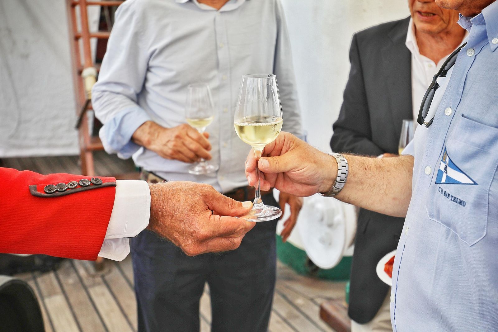 González Byass recibe en el 'Elcano' su Tío Pepe Estrella de los Mares