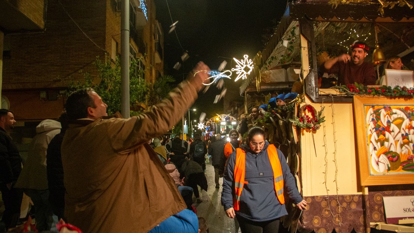 Los vecinos han disfrutado de la cabalgata