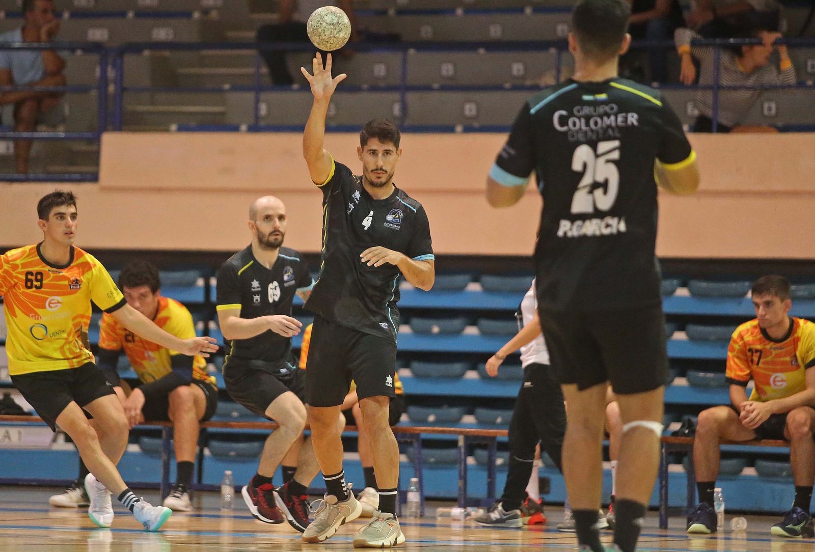 El jugador del BM Ciudad de Algeciras Adrián Santamaría