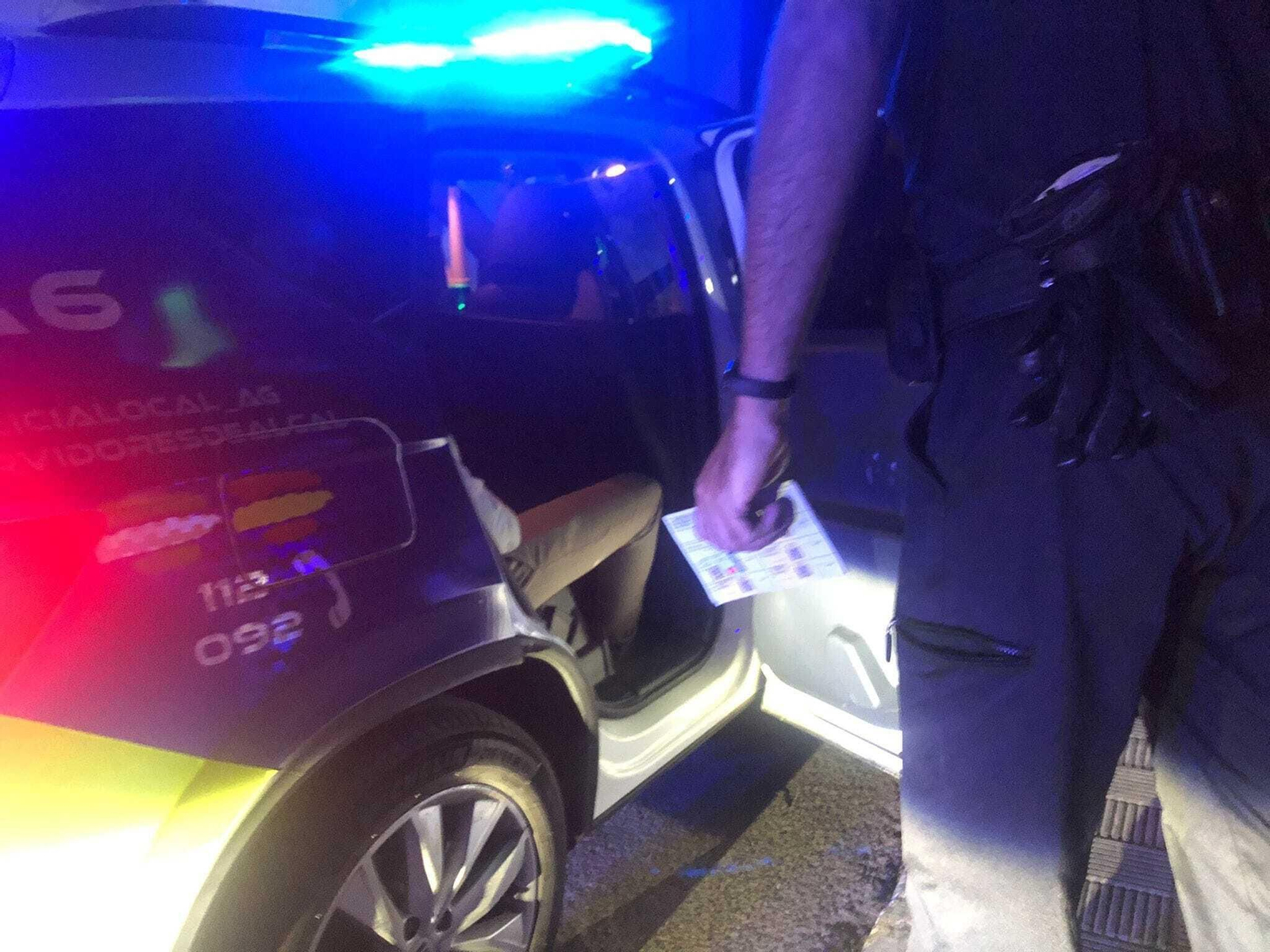 El conductor del coche tras ser arrestado.