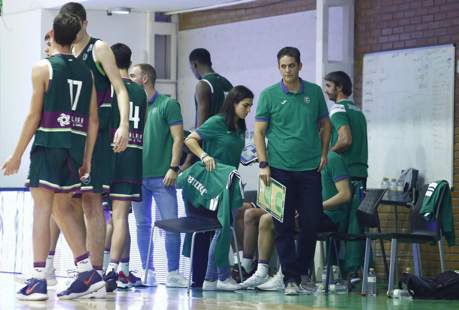 El Unicaja de Liga EBA vence el derbi ante el Colegio El Pinar