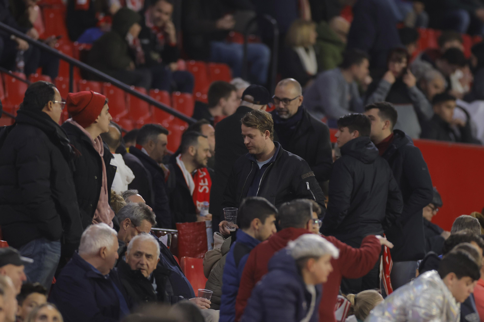 Búscate en las fotos del SEVILLA FC-PSV EINDHOVEN