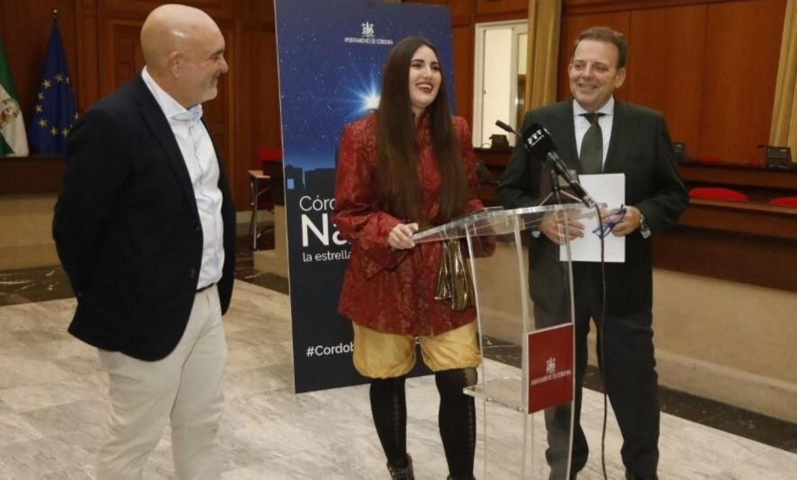 Sara Carrillo (centro), junto a Rafael Bados y Julián Urbano. Sara Carrillo (centro), junto a Rafael Bados y Julián Urbano.