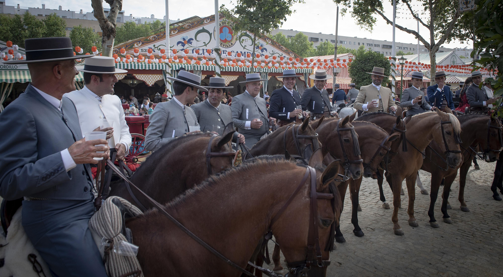 Recta final en un veraniego jueves de Feria de Abril 2023