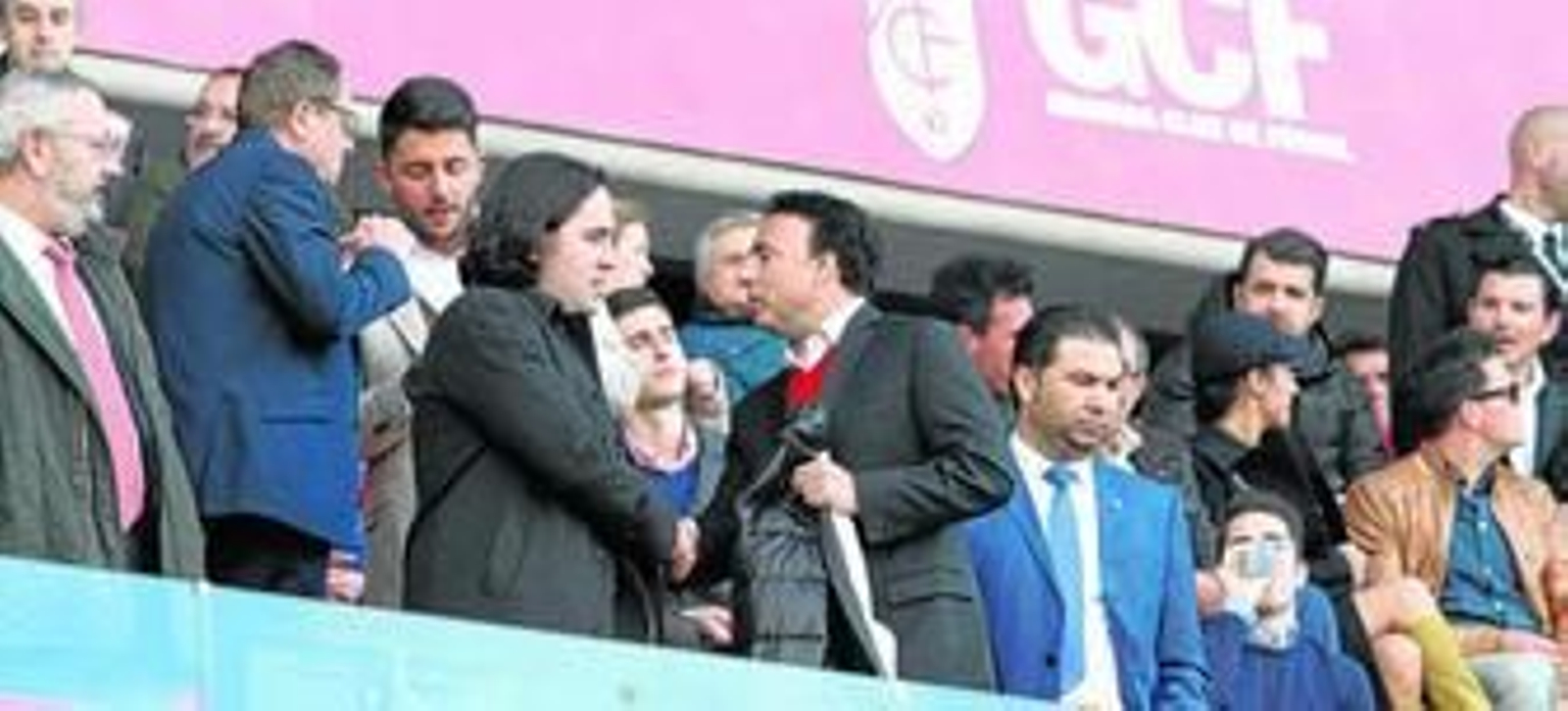 Quique Pina dará el relevo en el palco de Los Cármenes al nuevo dueño del Granada, Jiang Lizhang.