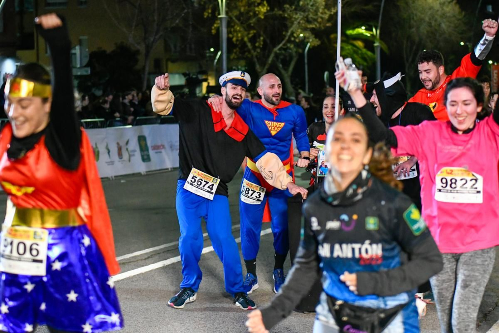En imágenes: búscate en tu llegada a meta de la Carrera de San Antón 2025 (12)