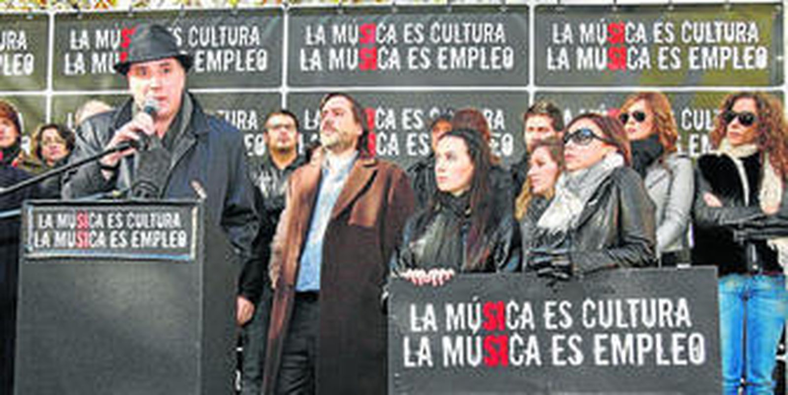 Loquillo participa, en una imagen tomada en 2009, en una protesta promovida por Promusicae que pedía al Gobierno más contundencia frente a la piratería.