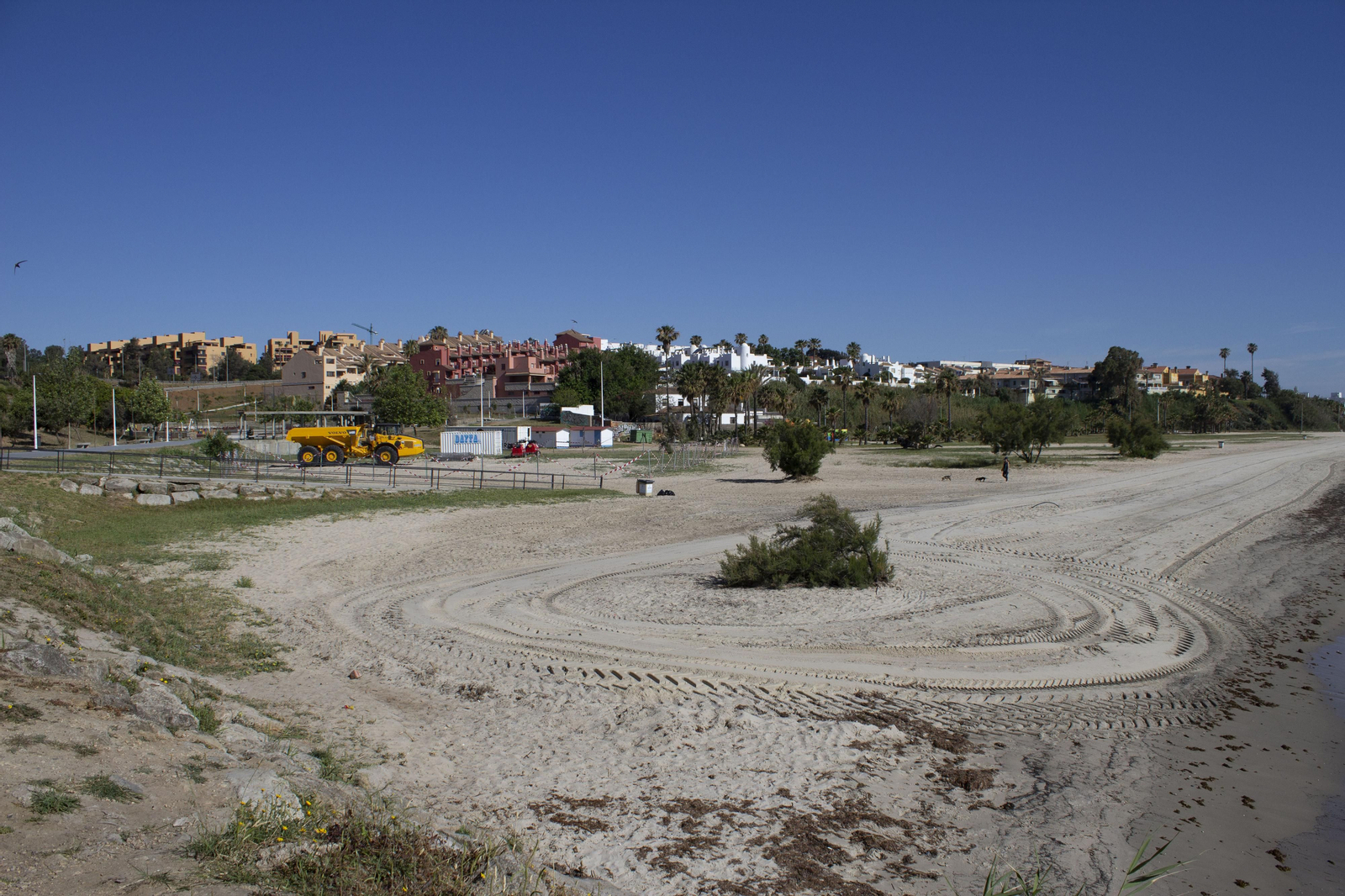 Fotos del tercer trasvase de arena de la playa de El Rinconcillo
