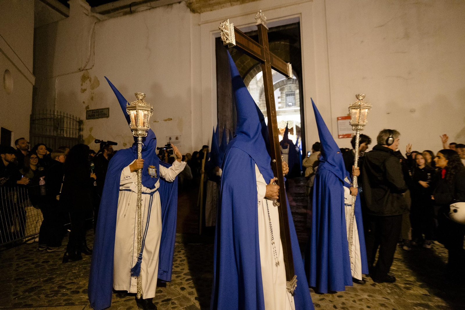 Imágenes de la salida del Perdón en la Semana Santa de Cádiz 2025