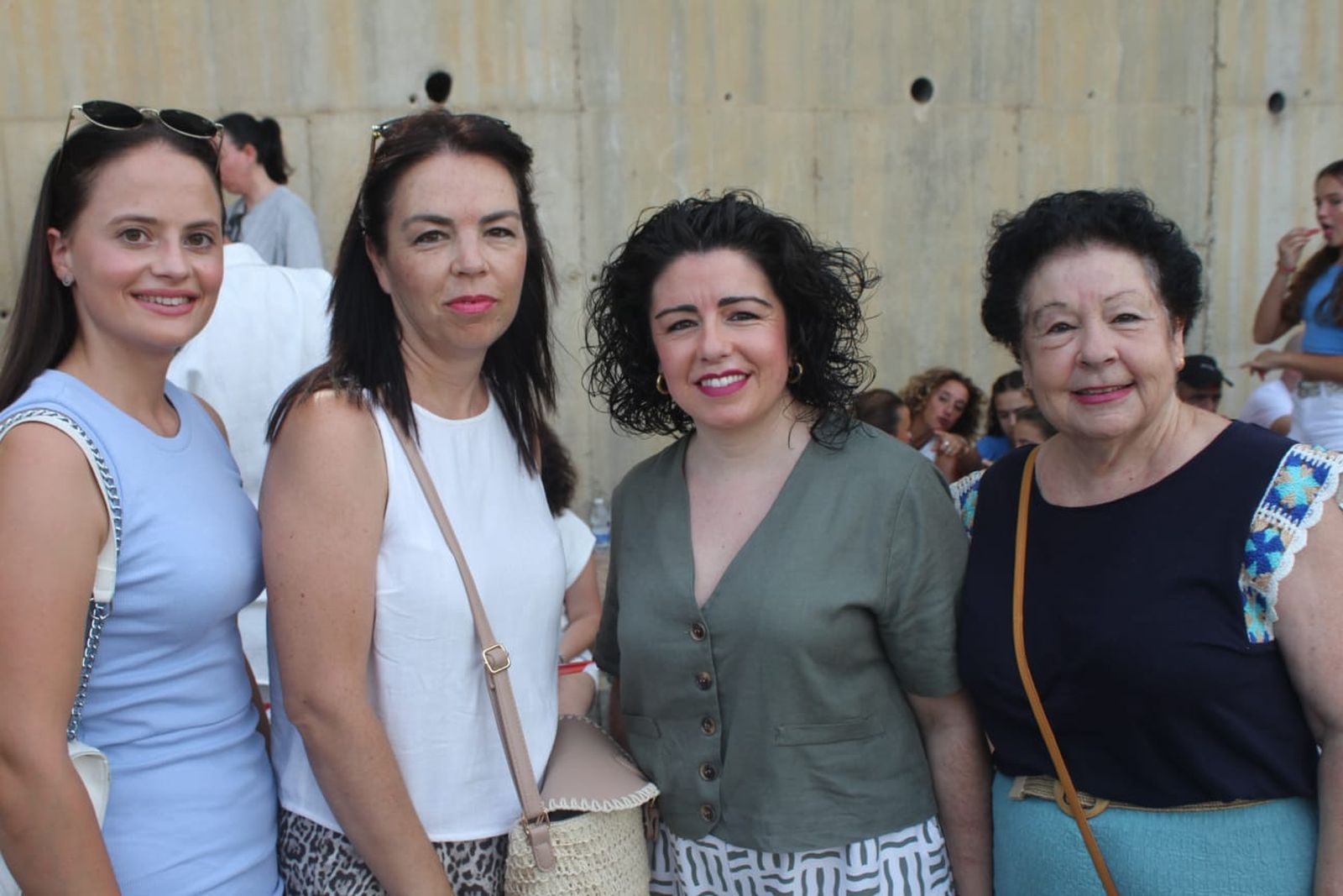 Búscate en el concierto solidario al que acudieron 10.000 personas en Ubrique