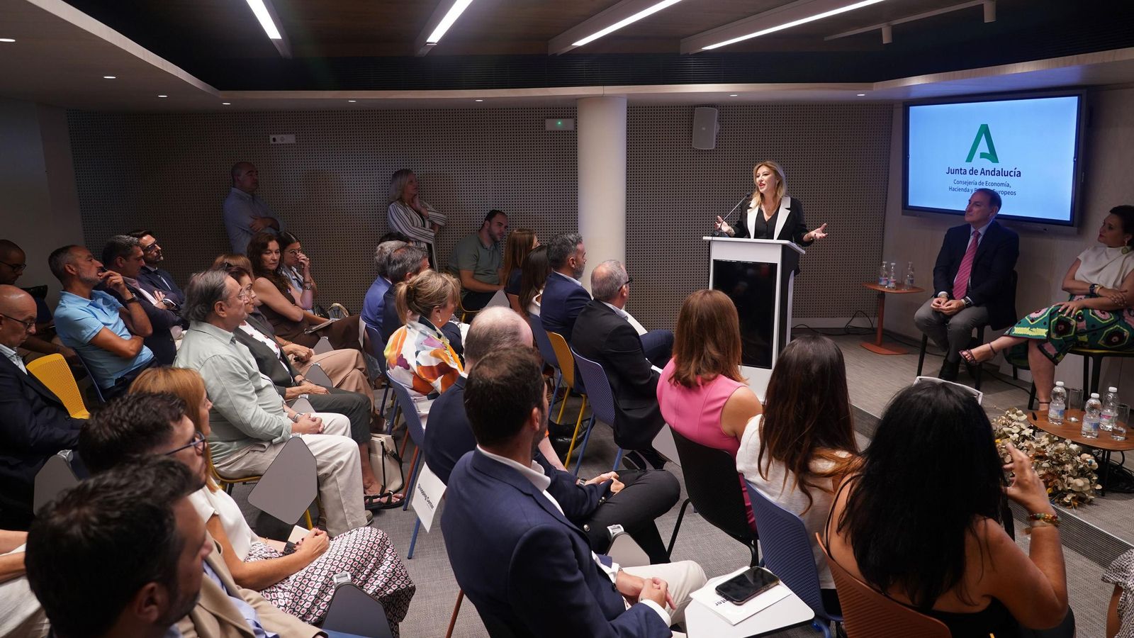 Carolina España, durante su intervención en la Cámara de Comercio de Málaga.