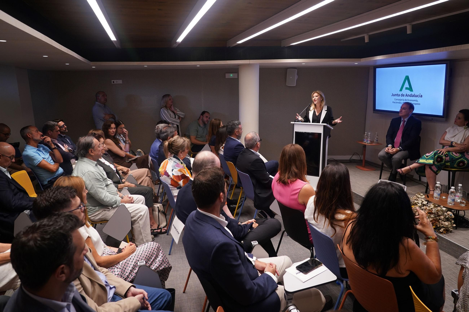Carolina España, durante su intervención en la Cámara de Comercio de Málaga.