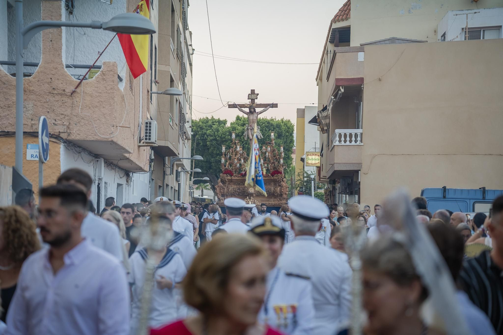 Así fue la procesión del Santísimo Cristo del Mar en el Puerto de Roquetas.