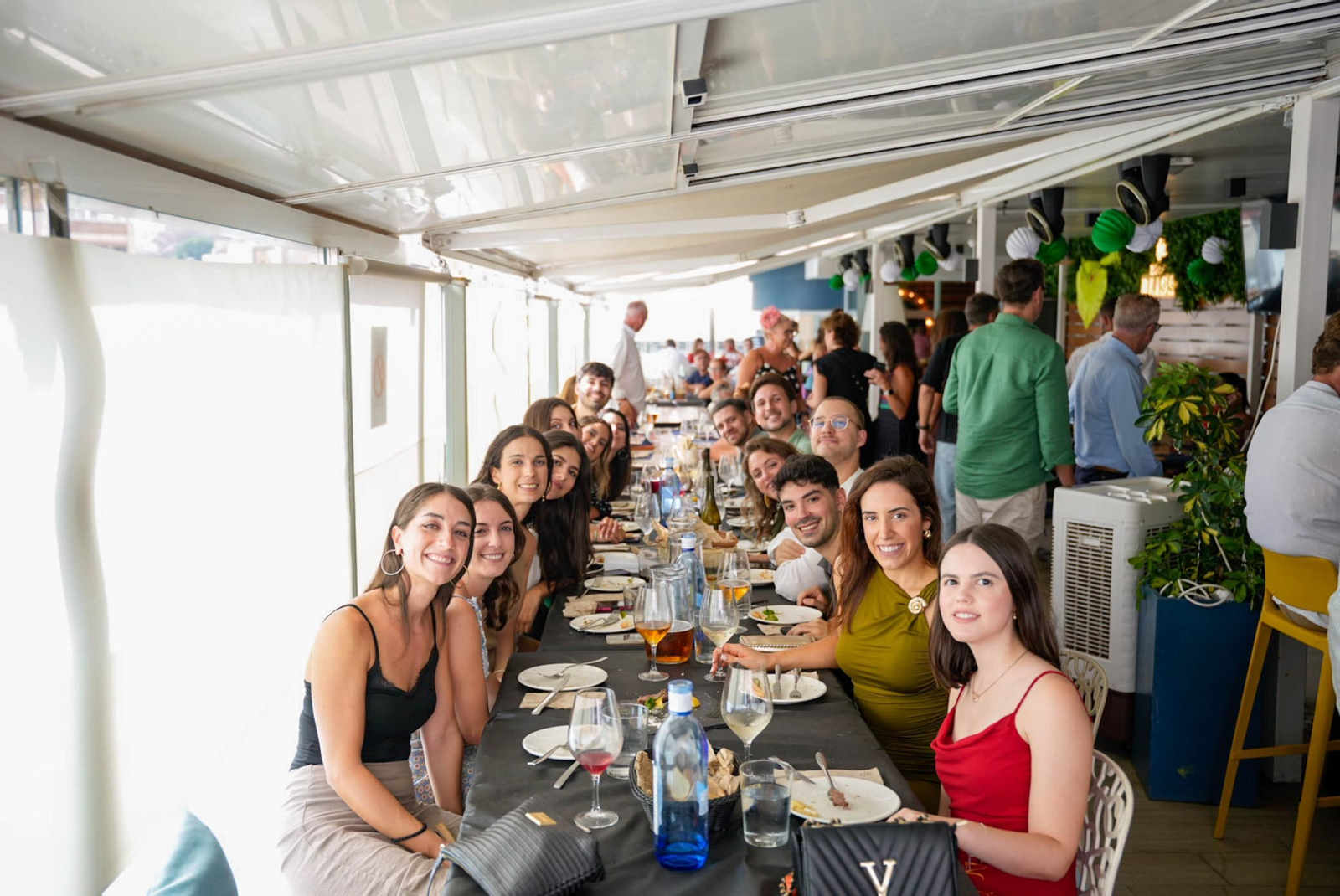 Los almerienses disfrutan del miércoles en la feria de día