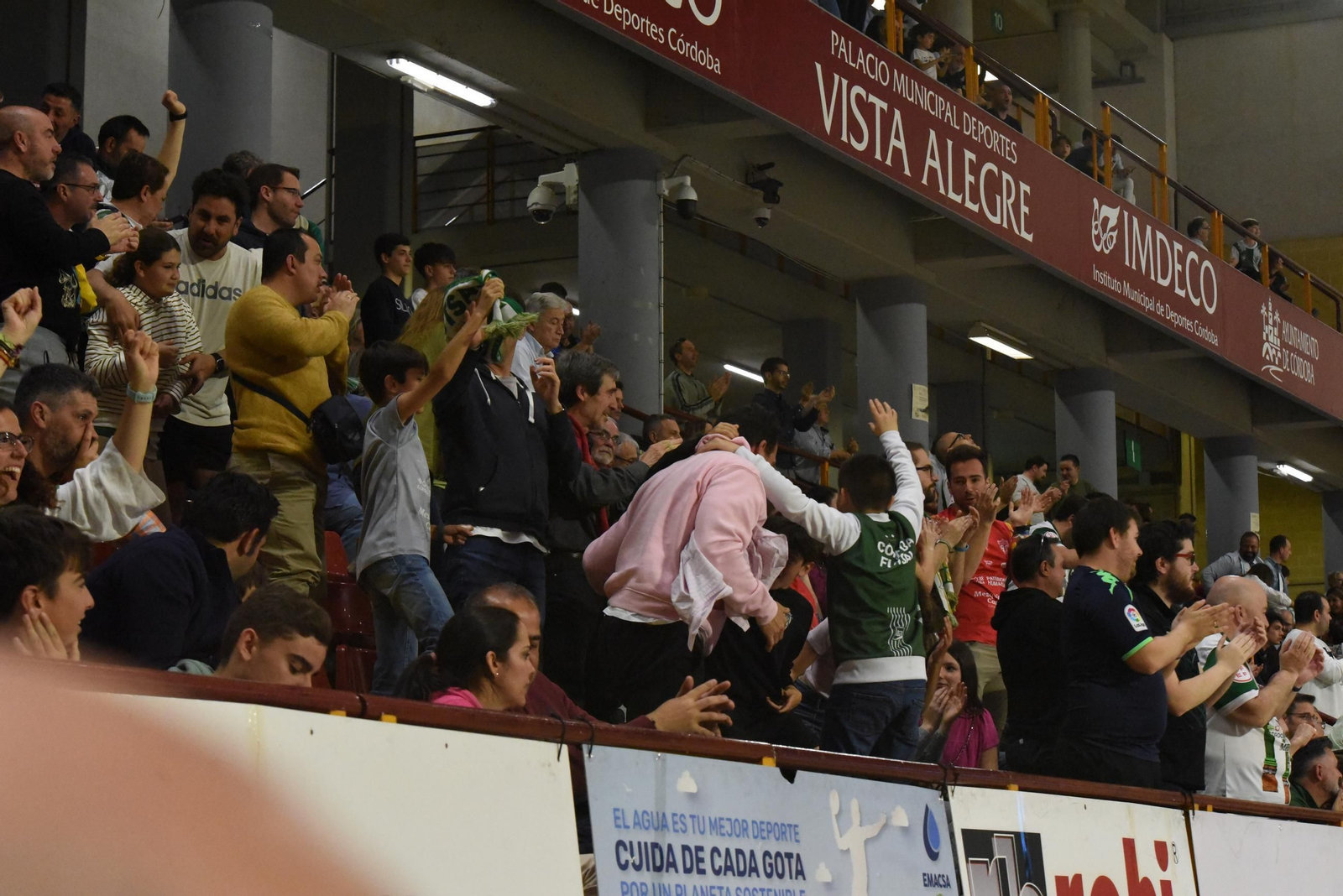 Las mejores fotos del ambiente en Vista Alegre para el Córdoba Futsal - AD Sala 10 Zaragoza