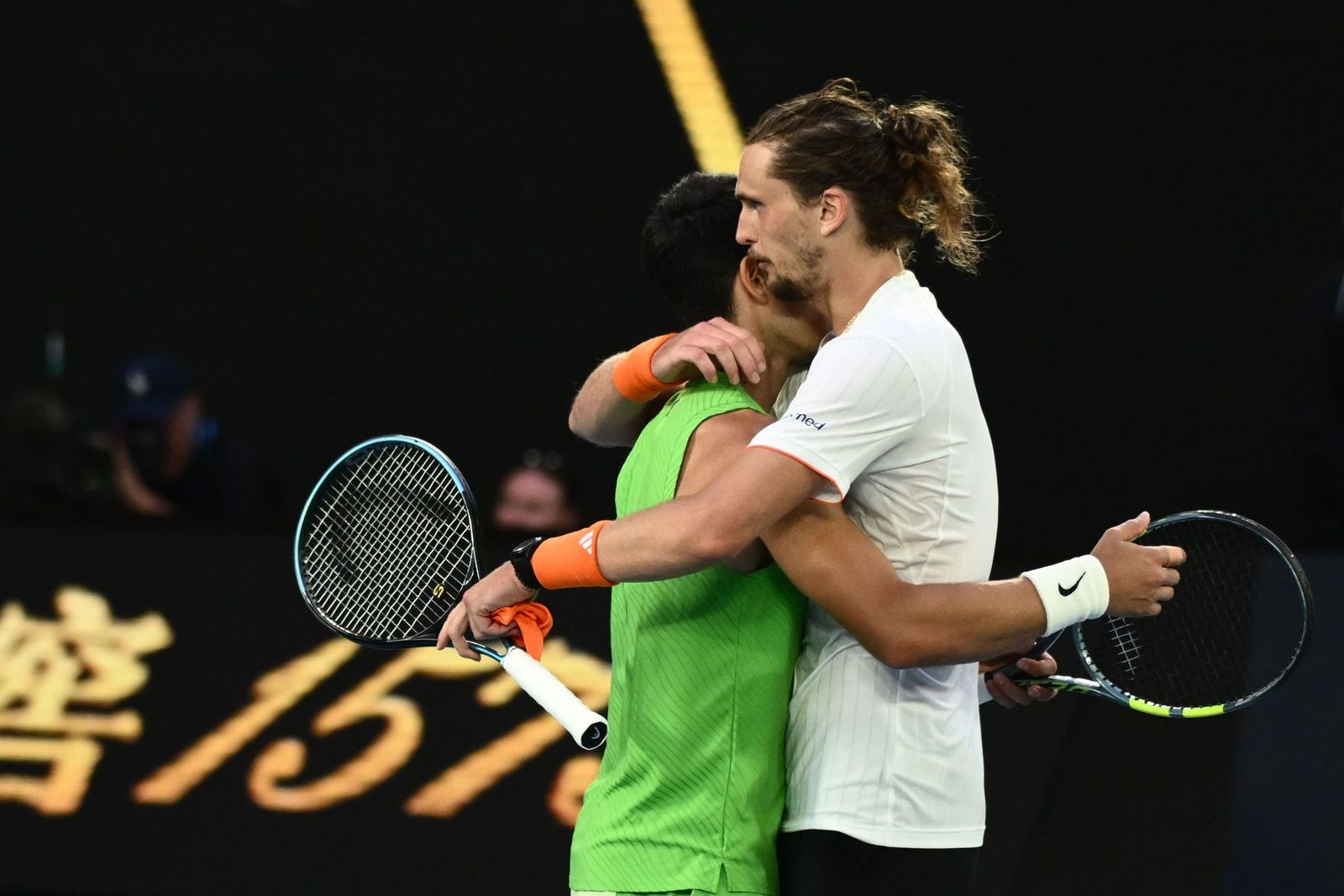 Alcaraz y Zverev, durante el partido de semifinales del Open de Australia 2026