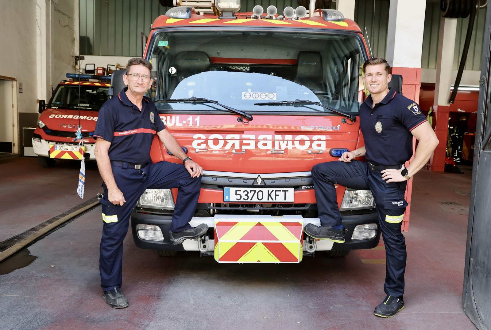 Juan Jesús Casas y su hijo David, bomberos de Sevilla.