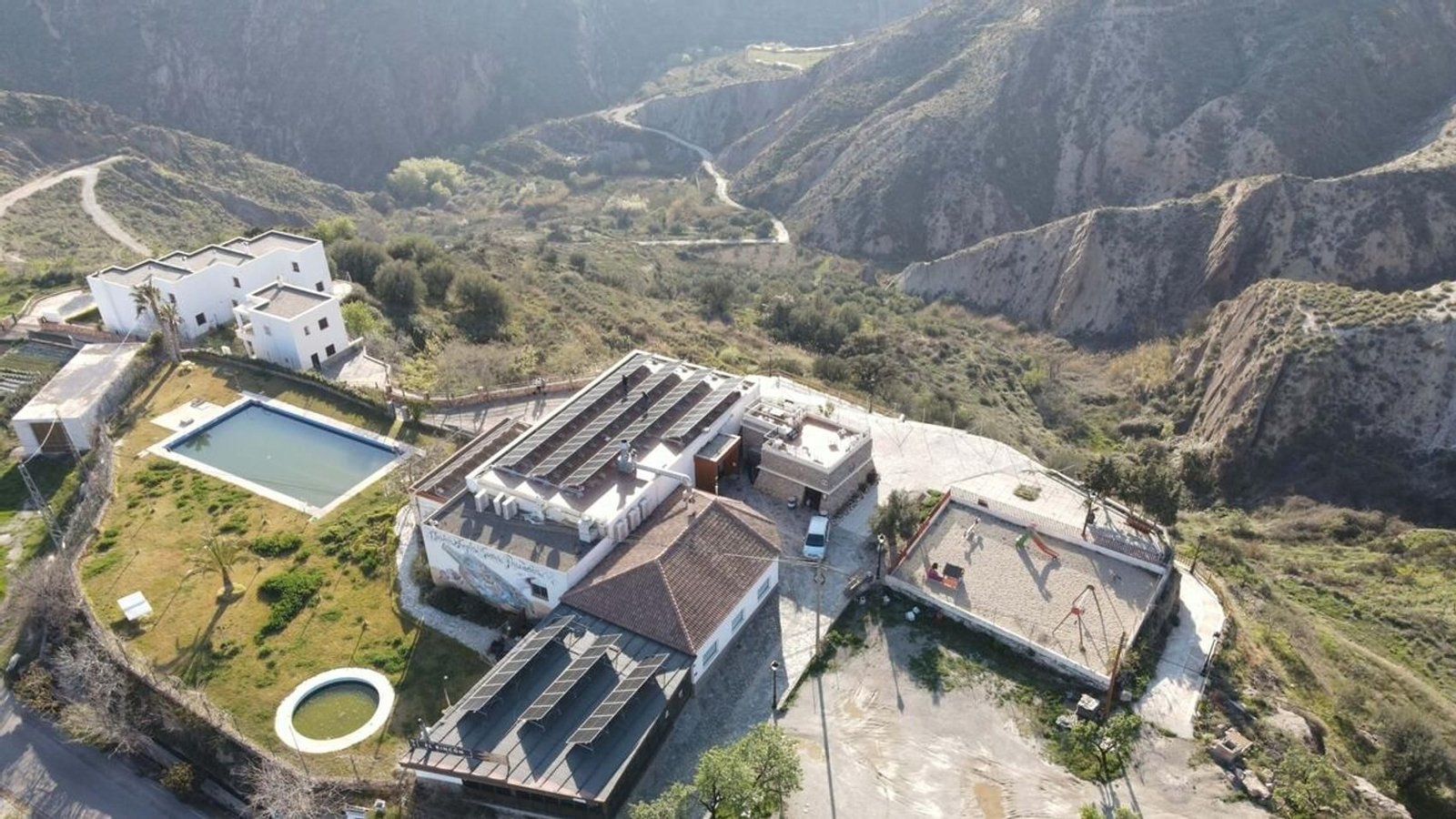 Las placas solares de Almócita, a vista de pájaro.