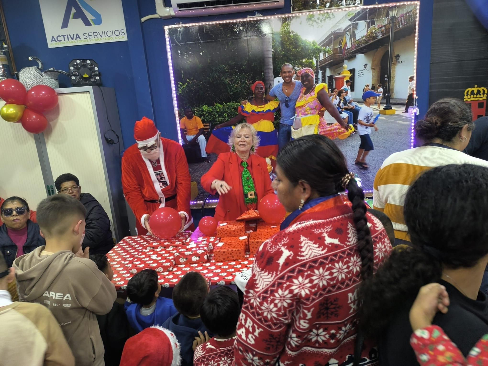 Almerienses "de aquí y de allá" celebran juntos la Navidad