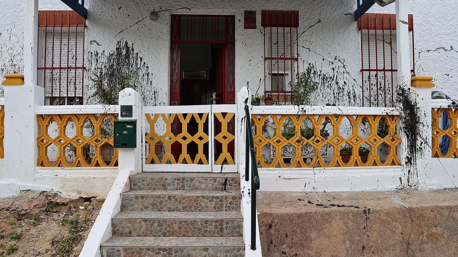 Las pintadas hechas sobre una de las viviendas del Barrio Obrero.