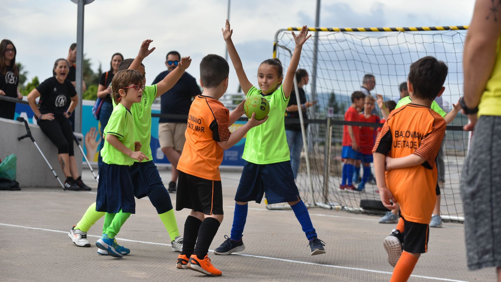 Las fotos de la I jornada de minibalonmano en el Puerta Europa de Algeciras
