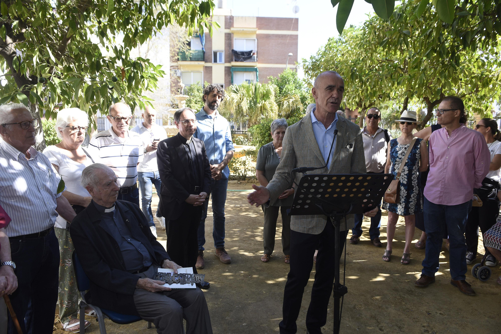Las imágenes de la inauguración de los jardines del párroco D. Pedro Ybarra