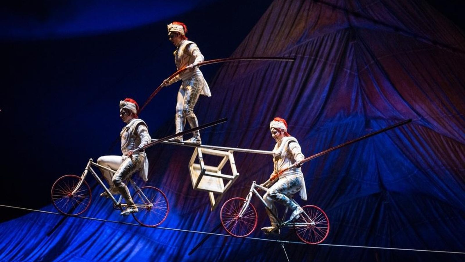 El de los funambulistas es uno de los números de mayor voltaje del espectáculo.