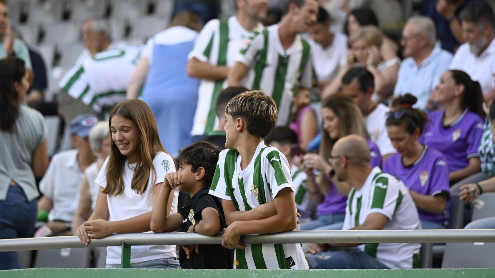 Las mejores fotos del ambiente en El Arcángel para el Córdoba CF - Albacete