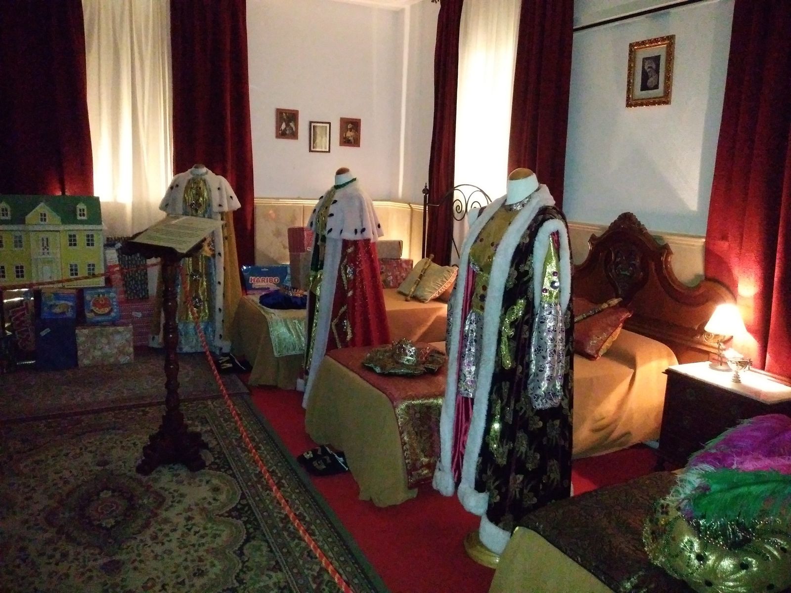 Vista del dormitorio real que podrá ser visitado durante los próximos días en dichas estancias.