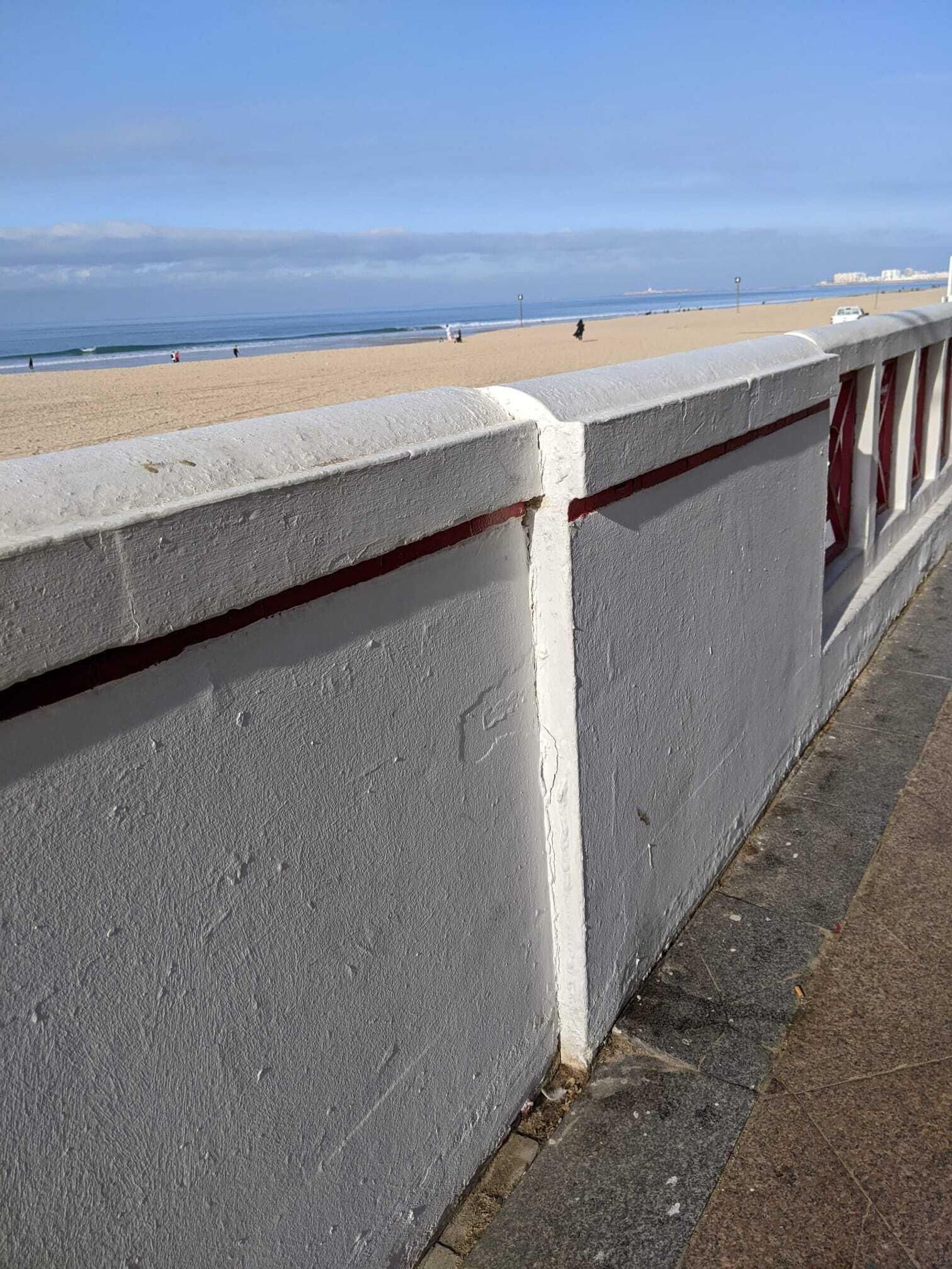 Tramo de la balaustrada que se ha movido.