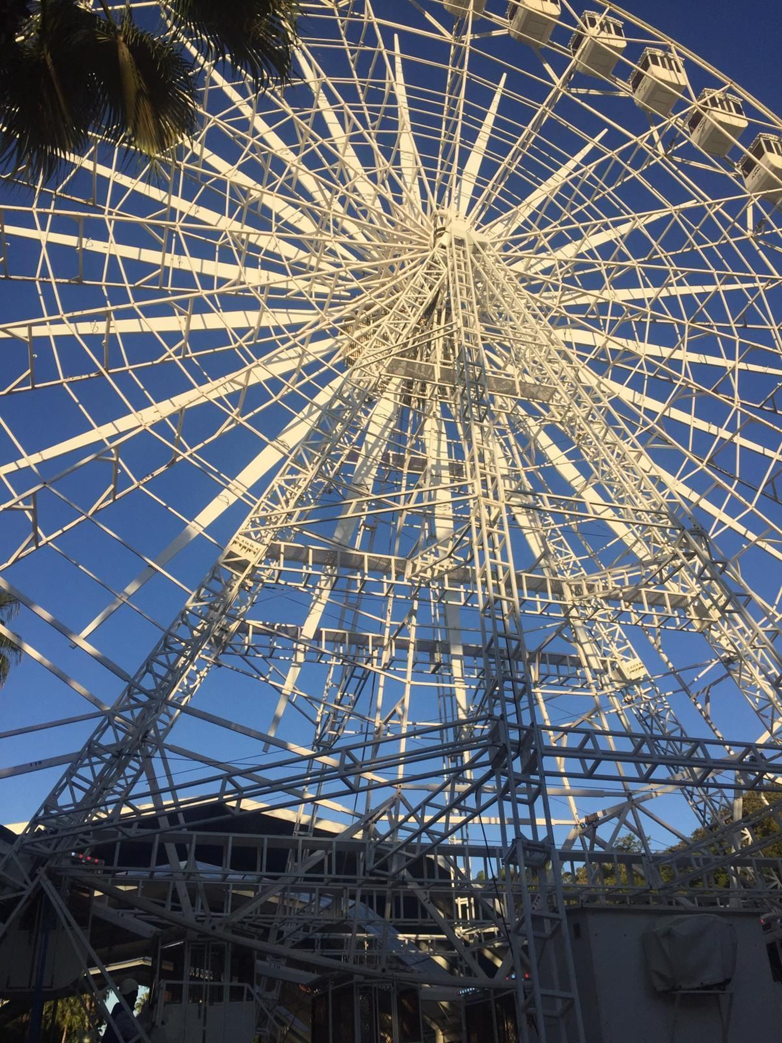 La noria gigante tiene 45 metros de altura.