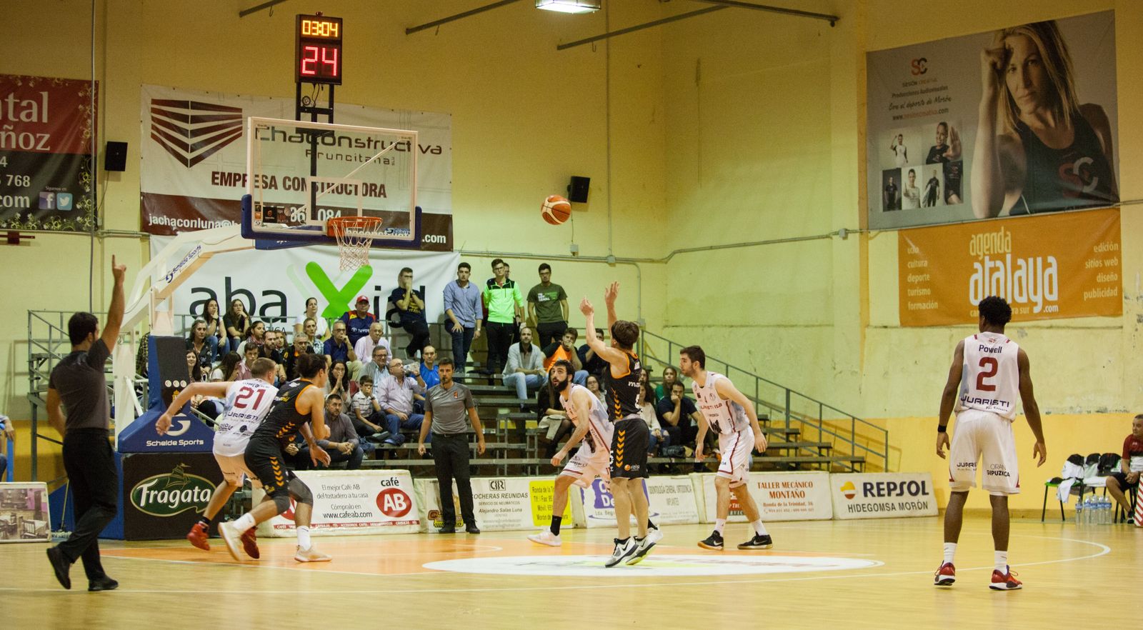 Una imagen del partido de la pasada temporada entre el CB Morón y el Juaristi.