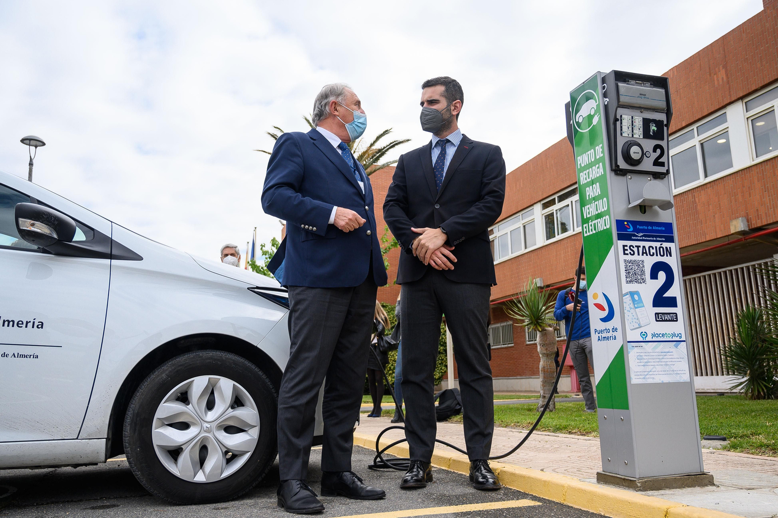 El presidente de la Autoridad Portuaria y el alcalde presentaron la pasada semana los puntos de recarga de uso público del Puerto