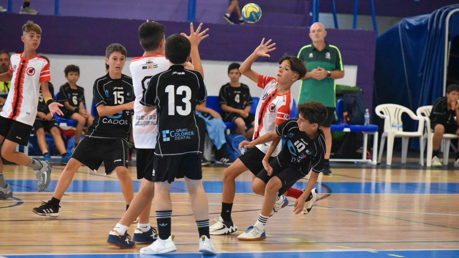 Las fotos de la segunda jornada del Cadeba de balonmano alevín de La Línea