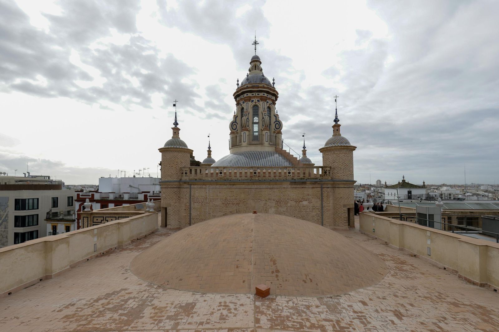 Las imágenes de la visita a las cubiertas de la Iglesia de la Anunciación