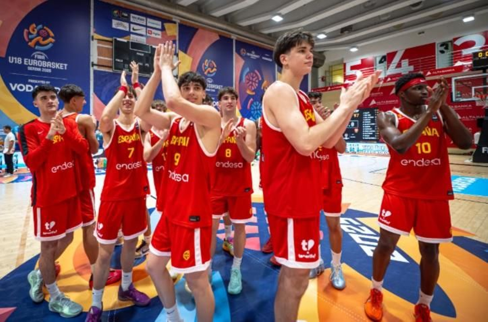 España sub 18 arrasa a Eslovenia (69-97) con Del Pino de líder