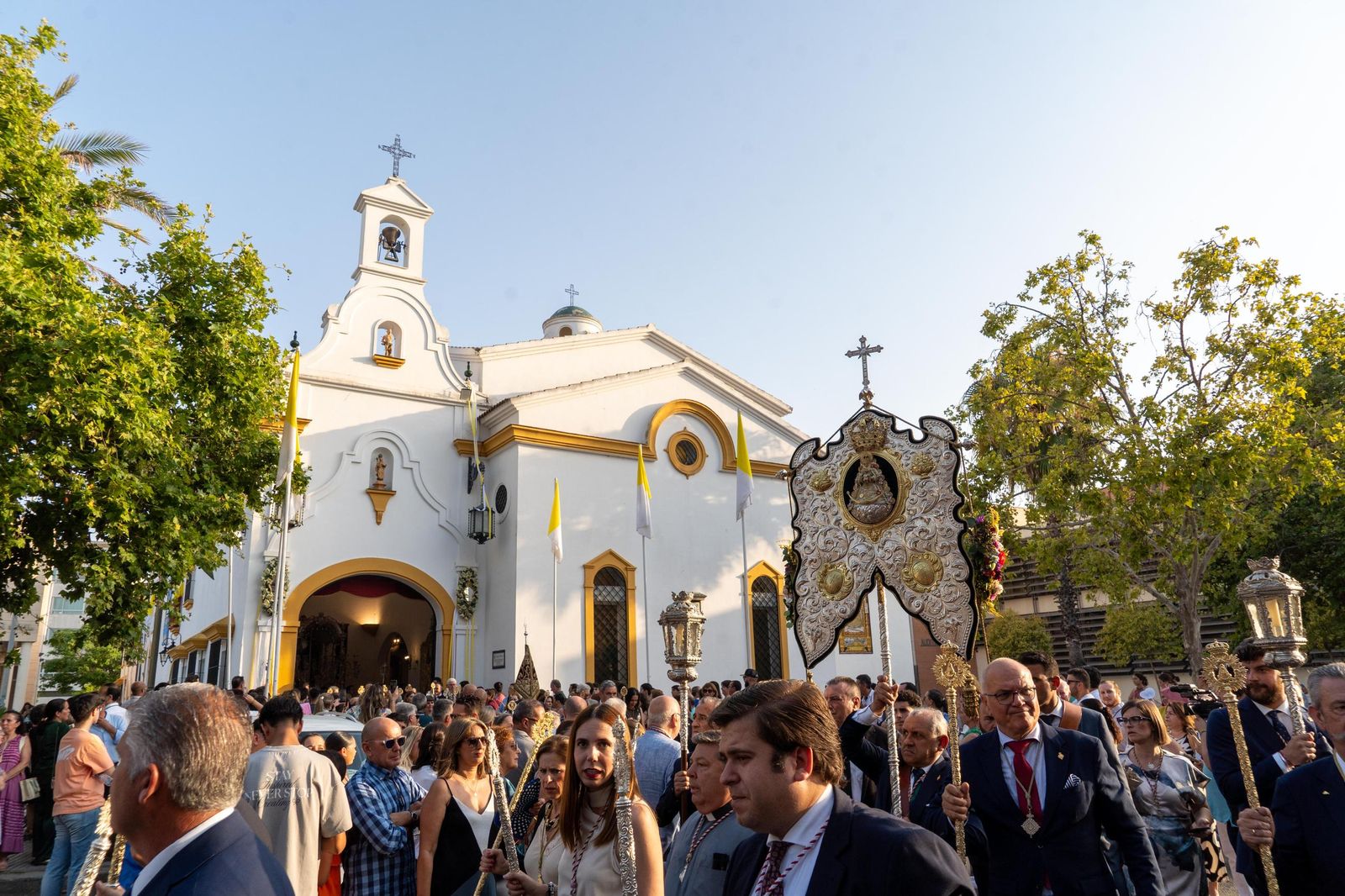 Imágenes del Rosario Jubilar rociero celebrado por las 25 hermandades filiales de la Matriz de Almonte en La Merced