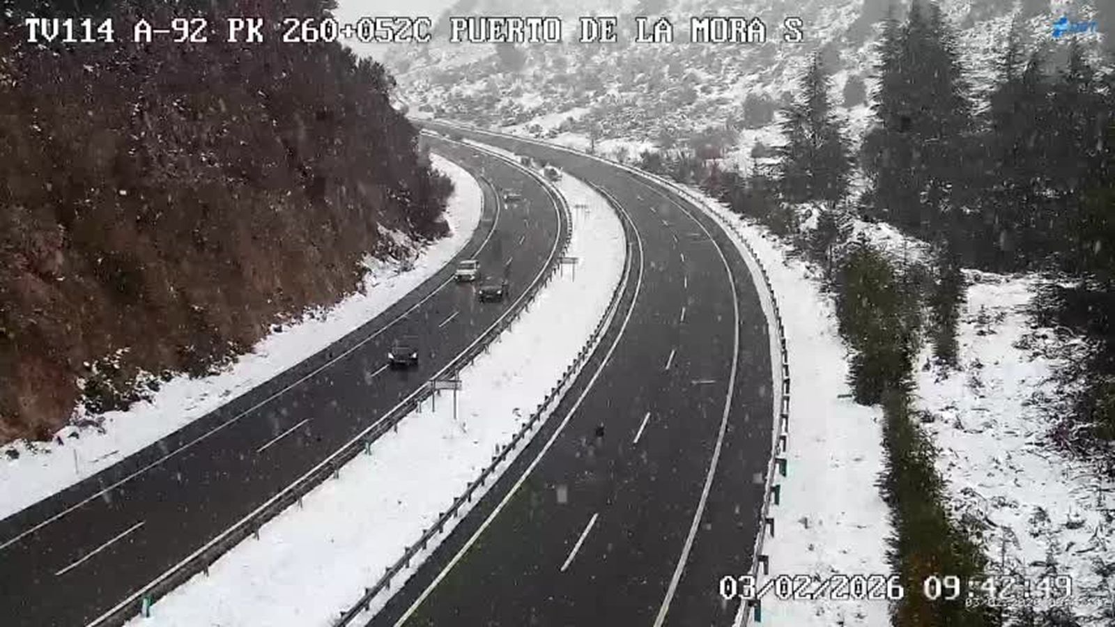 Nevada en el Puerto de la Mora esta mañana de martes, jornada con aviso amarillo por nevadas en la comarca de Guadix y Baza.