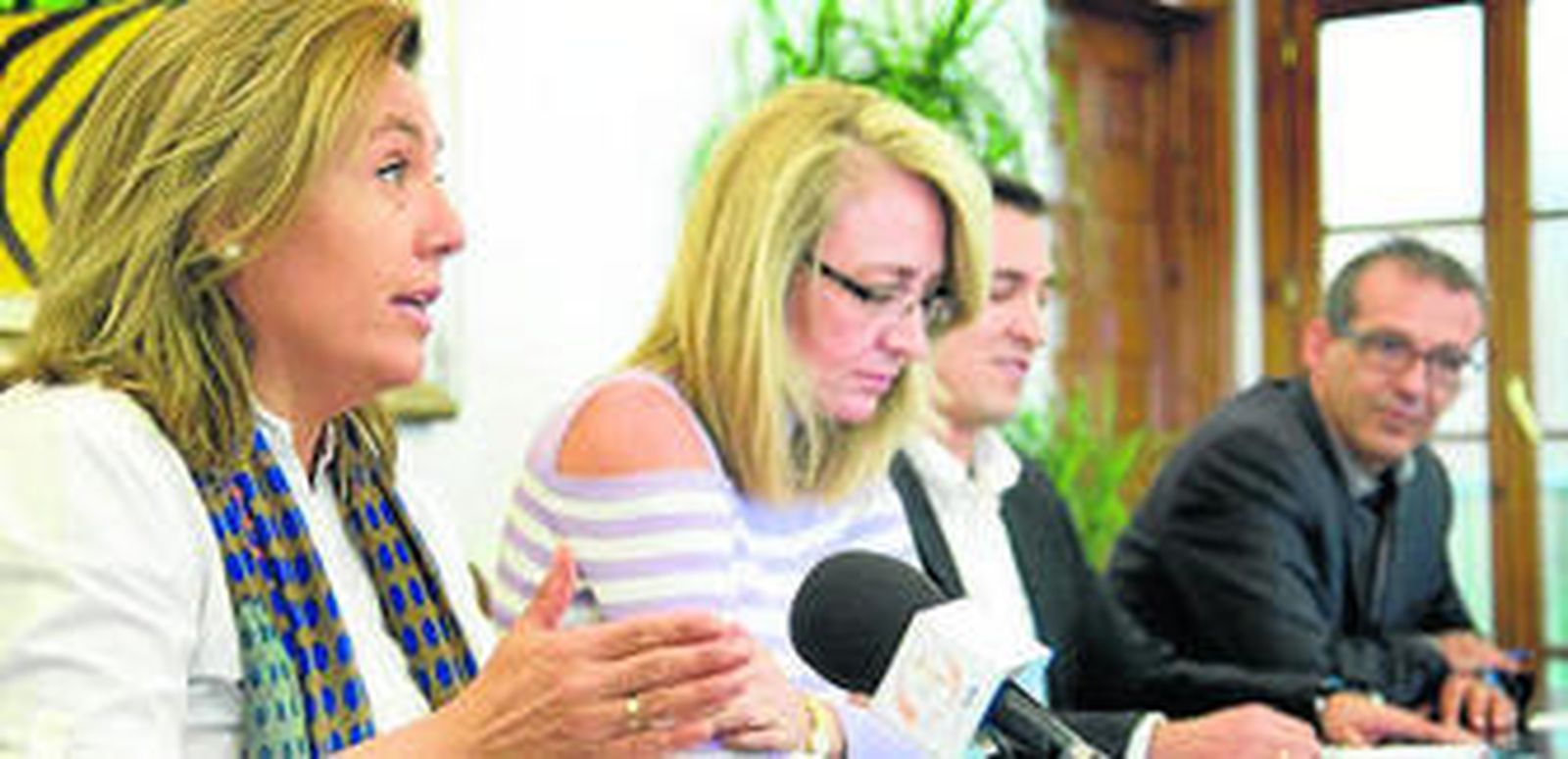 Los responsables municipales durante la rueda de prensa.