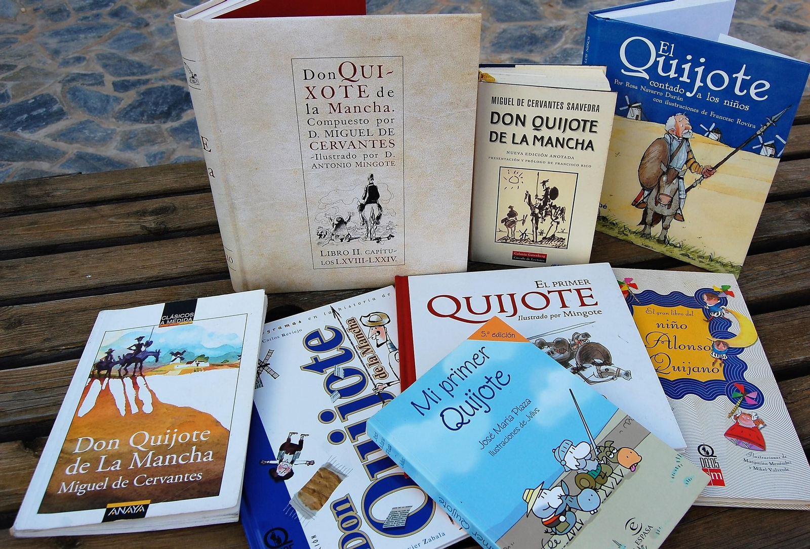 Varias ediciones de 'Don Quijote de la Mancha'.