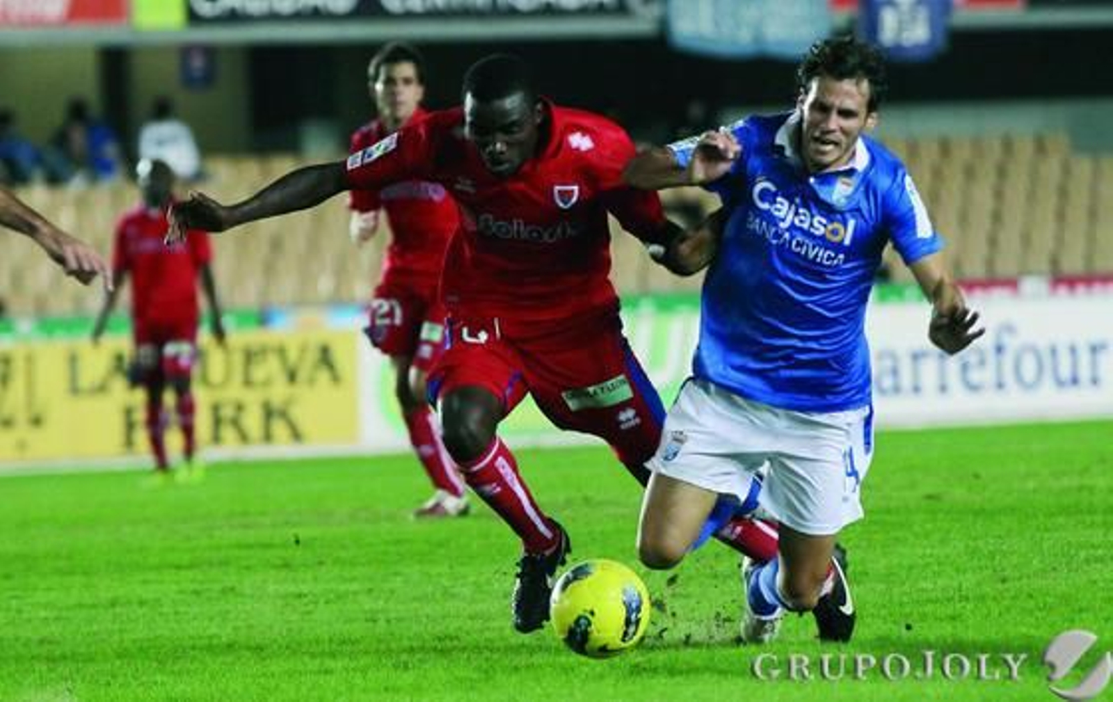 Capi cae ante Sunny.

Foto: Miguel Angel Gonzalez