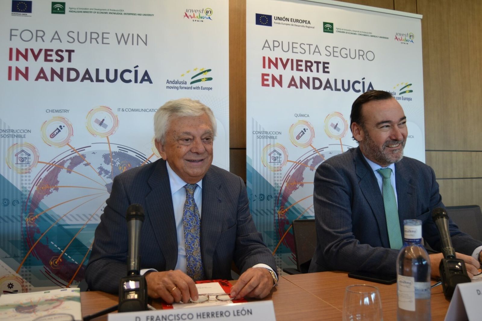 Francisco Herrero, presidente de la Cámara de Comercio de Sevilla, con Fernando Casas, director de la Agencia IDEA