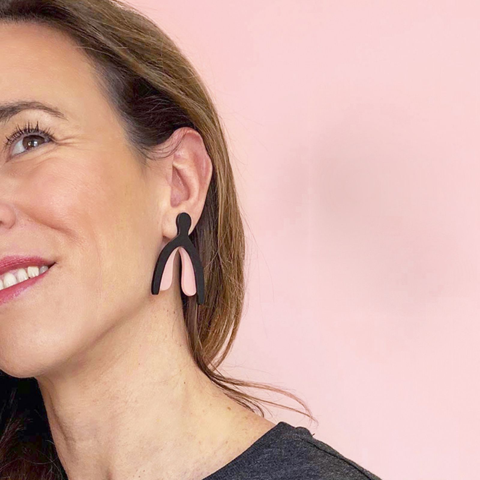 Pendientes con forma de vagina.
