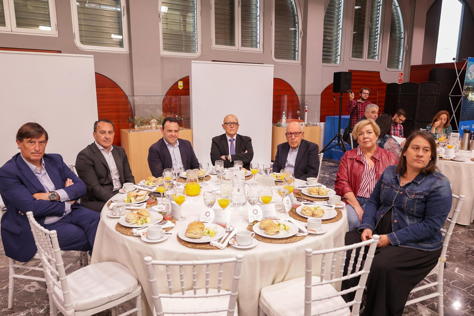 Imágenes del desayuno-coloquio con Jorge Paradela en el Foro Joly Andalucía