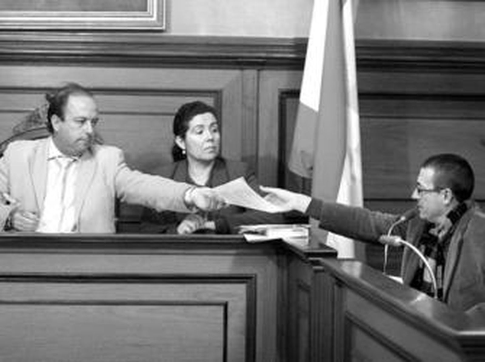 La debilidad del pacto PSOE-IU rompe uno de los acuerdos de 2007